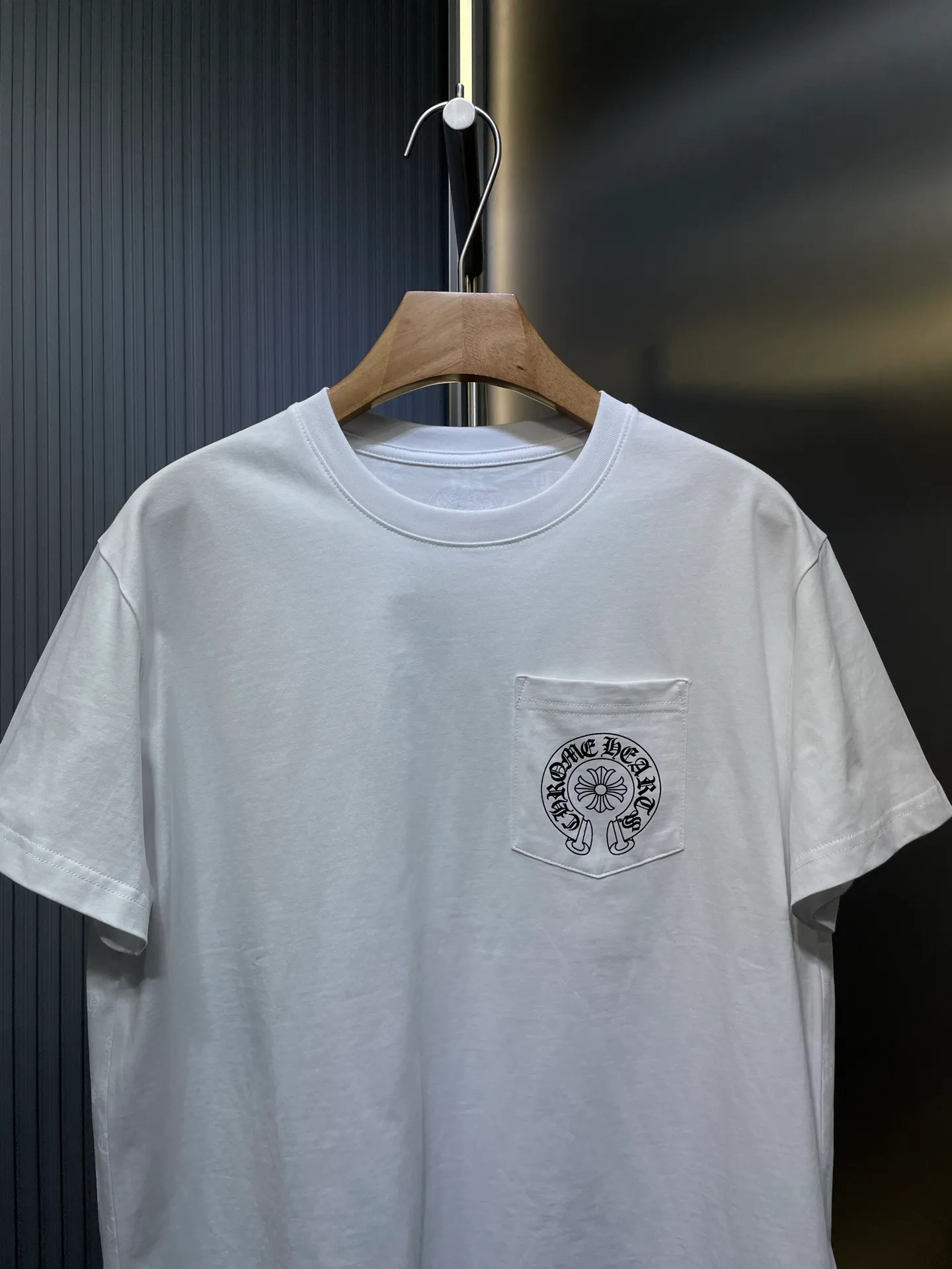 🅿️280 Chrome Hearts 🌟【Top Original】20th Anniversary Vegas Limited Short Sleeves Process description: The fabric is made of 26-woven 200g cotton, ready-to-wear washing process, the printing uses ink printing process + photo glue process, the overall routing is straight and delicate, the fabric is comfortable and soft, the color is consistent and no color difference. It can be matched with the same style to create a fashionable look, control various occasions, customized accessories, complete three standards, the same style for men and women! ⚠️Color: black and white ⚠️Size: SML